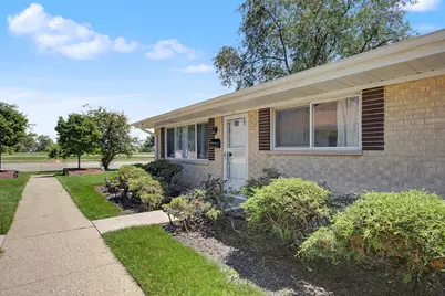 813 Valley Stream Drive #A, Wheeling, IL 60090 - Photo 1