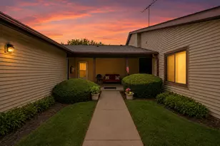 5202 Winslow Cir, McHenry, IL 60050 - Photo 2
