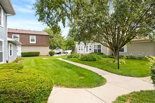 1497 Woodcutter Ln, Wheaton, IL 60189 - Photo 4