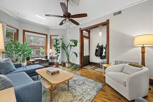 1040 W Barry Ave, Chicago, IL 60657 - Photo 4