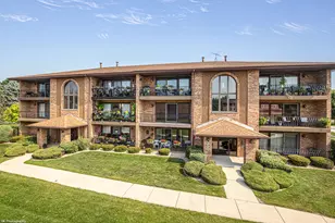 11108 Heritage Dr, Palos Hills, IL 60465 - Photo 2