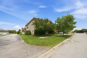 4020 W 105th St, Oak Lawn, IL 60453 - Photo 4