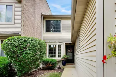 276 E Forest Knoll Drive, Palatine, IL 60074 - Photo 2