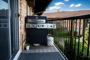 836 E Old Willow Rd, Prospect Heights, IL 60070 - Photo 8