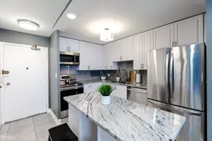 6157 N Sheridan Rd, Chicago, IL 60660 - Photo 4