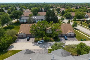 1511 W Pheasant Trail Ln, Arlington Heights, IL 60004 - Photo 4