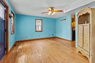 207 E Taylor St, Grant Park, IL 60940 - Photo 6
