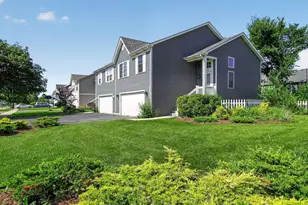 440 Newport Cir, Oswego, IL 60543 - Photo 2