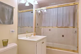 16W650 87th St, Willowbrook, IL 60527 - Photo 14