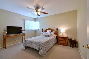 16W650 87th St, Willowbrook, IL 60527 - Photo 12