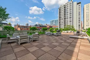 230 W Division St, Chicago, IL 60610 - Photo 16