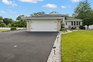 903 Prescott Dr, Joliet, IL 60432 - Photo 2
