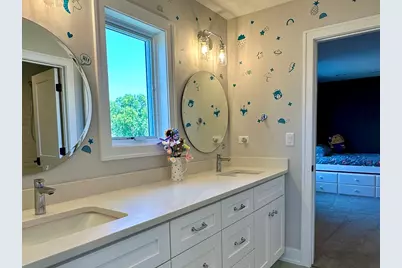 323 E 3rd Street, Elmhurst, IL 60126 - Photo 18