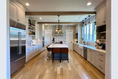 323 E 3rd Street, Elmhurst, IL 60126 - Photo 2