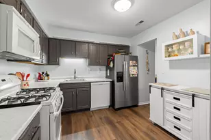 407 Ramblewood Dr, Glen Ellyn, IL 60137 - Photo 12