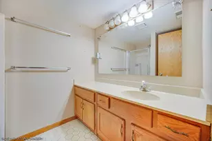 18315 Burnham Ave, Lansing, IL 60438 - Photo 10