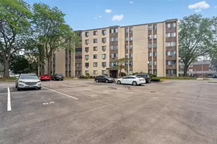 9745 S Karlov Ave, Oak Lawn, IL 60453 - Photo 1