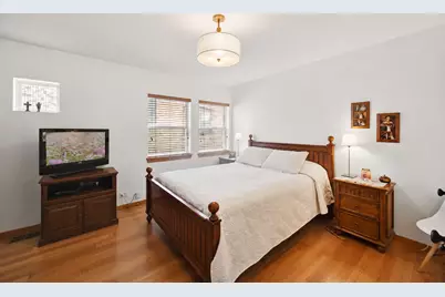 1009 E 61st Street, Chicago, IL 60637 - Photo 8
