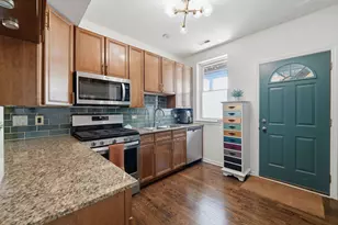 1733 W Catalpa Ave, Chicago, IL 60640 - Photo 6