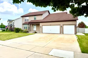 732 Oakwood St, Minooka, IL 60447 - Photo 2