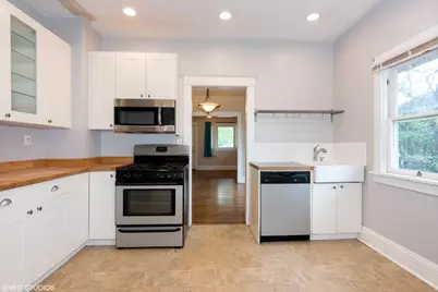 656 Bluff City Boulevard, Elgin, IL 60120 - Photo 10