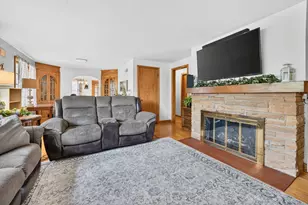 649 N Spring St, Elgin, IL 60120 - Photo 6