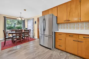 649 N Spring St, Elgin, IL 60120 - Photo 10