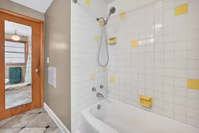 649 N Spring Street, Elgin, IL 60120 - Photo 18
