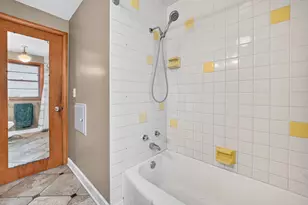 649 N Spring St, Elgin, IL 60120 - Photo 18