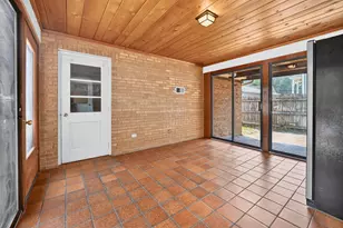 649 N Spring St, Elgin, IL 60120 - Photo 20