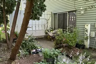 889 Oxford Pl, Wheeling, IL 60090 - Photo 2