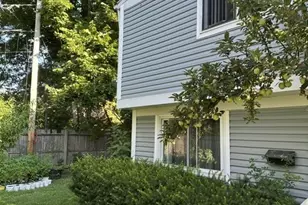 889 Oxford Pl, Wheeling, IL 60090 - Photo 1