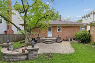 893 S Poplar Ave, Elmhurst, IL 60126 - Photo 16