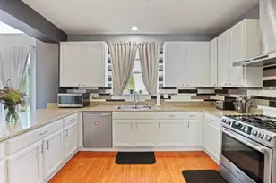 2900 Kelly Dr, Elgin, IL 60124 - Photo 10