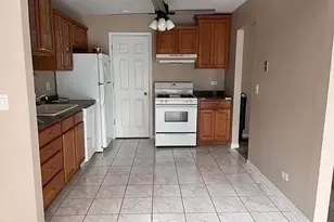 1544 Williamsburg Dr, Schaumburg, IL 60193 - Photo 2