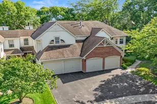 2147 Stirling Ct, Hanover Park, IL 60133 - Photo 2