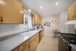 1329 Henry Ave, Des Plaines, IL 60016 - Photo 6
