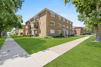5834 W 77th Street #104, Burbank, IL 60459 - Photo 4