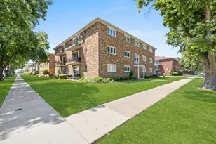 5834 W 77th St, Burbank, IL 60459 - Photo 4
