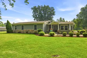 32 E Rickard Dr, Oswego, IL 60543 - Photo 2