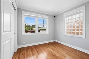 2924 W Jerome St, Chicago, IL 60645 - Photo 12