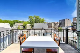 2046 W Cuyler Ave, Chicago, IL 60618 - Photo 18