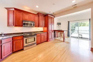 2046 W Cuyler Ave, Chicago, IL 60618 - Photo 4