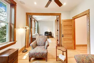 2046 W Cuyler Ave, Chicago, IL 60618 - Photo 8