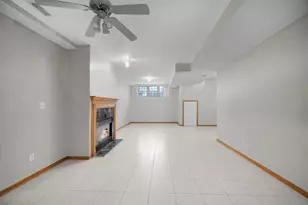 1214 W Ohio St, Chicago, IL 60642 - Photo 12