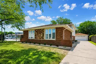 4811 W 121st Pl, Alsip, IL 60803 - Photo 2