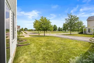 909 Four Seasons Blvd, Aurora, IL 60504 - Photo 24