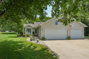 4 Dani Ct, Manteno, IL 60950 - Photo 2