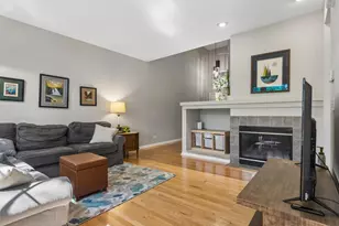 6064 Delaney Dr, Hoffman Estates, IL 60192 - Photo 2