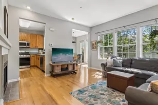 6064 Delaney Dr, Hoffman Estates, IL 60192 - Photo 8